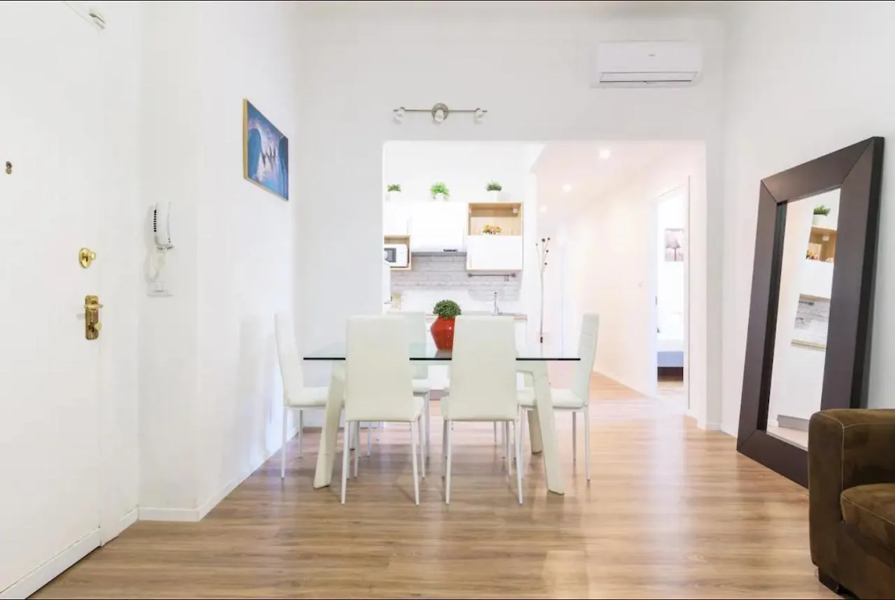 Luxury 4 Bedrooms Apartments Close To Duomo Milano 0*,  Italien
